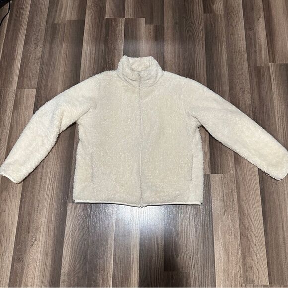 Uniqlo Jackets & Blazers - Uniqlo Soft Cream teddy bear Jacket size M